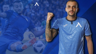 Защитникът Деян Иванов продължи договора си с Левски за