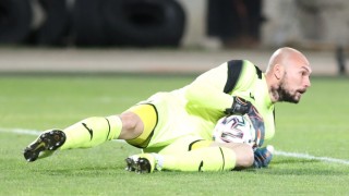 Два клуба от Първа лига следят ситуацията около вратаря на