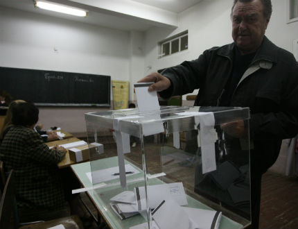  Вече стягат референдум, вот 2 в 1 наесен, Бойко представи Радев на Световната банка