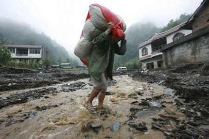 10 жертви на наводненията в Китай