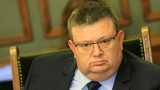 Цацаров депозира оставката си в НС