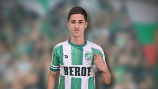 Юношата на Берое Стилян Русенов подписа своя първи професионален договор