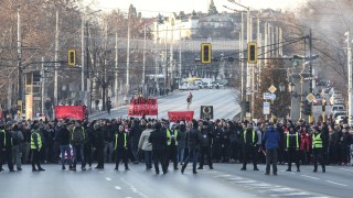 Преди по време и след провеждане на футболната среща между