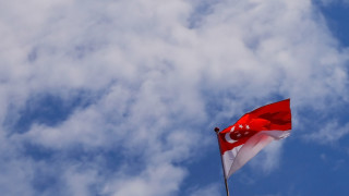 Съд в Сингапур повдигна в петък обвинения срещу милиардер за