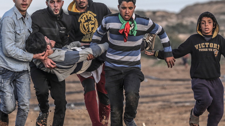 Най-малко 32-ма палестинци са били ранени при поредни сблъсъци в