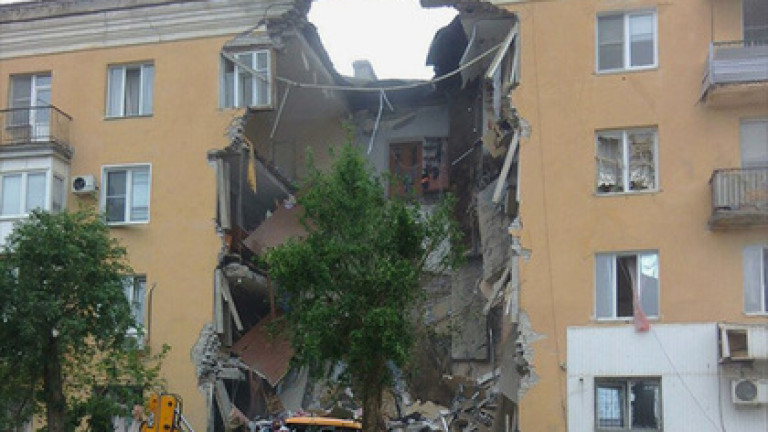 Двама души загинаха при газова експлозия в жилищна сграда в Русия