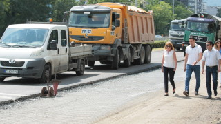 В събота пускат движението по бул България в участъка от