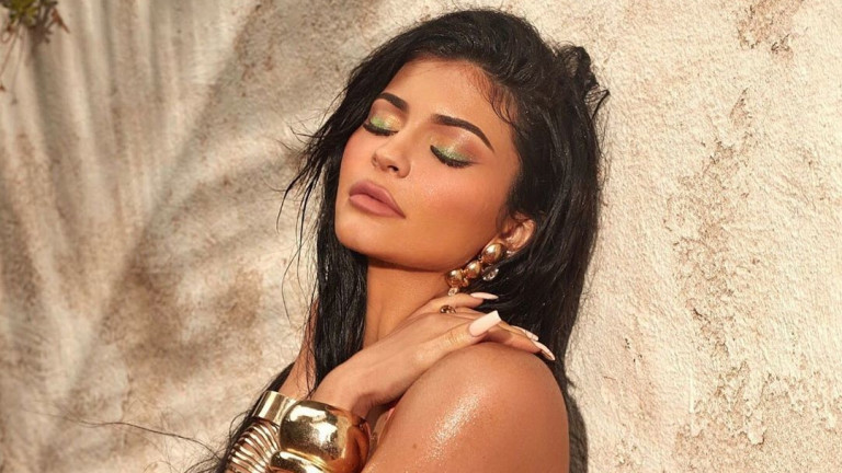 Голата ваканция на Кайли Дженър