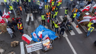 Полски фермери протестираха на границата с Литва съобщава Ройтерс Те негодуват
