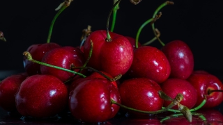 Кюстендилци купували череши от Македония