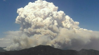 Стотици жители на австралийския щат Виктория бяха призовани незабавно да се