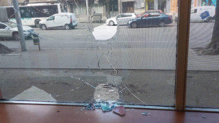 Вандали замеряха с камъни клуба на БСП в столичния район