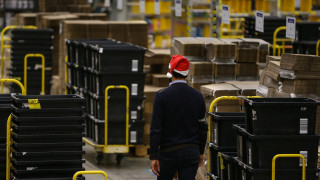 Потенциалното изпадане на икономиката в рецесия заплашва да превърне празничния