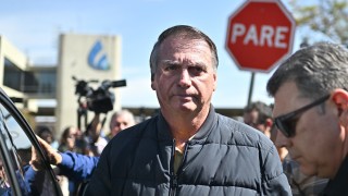 Върховният съд на Бразилия разпореди бившият президент Жаир Болсонаро да