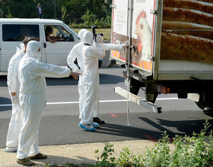 Австрийската полиция откри 42 мигранти, заключени в хладилен камион