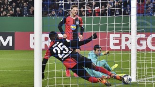 Херта Берлин се раздели с вратаря Жолт Петри заради дискриминационни