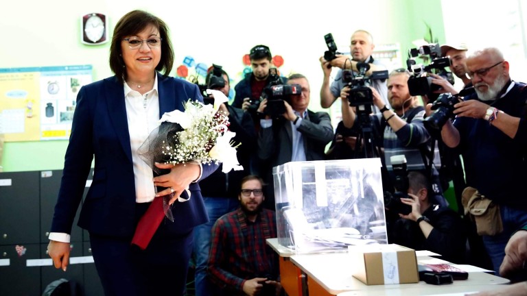 Лидерът на БСП Корнелия Нинова призова хората да гласуват. Гласувах