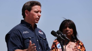 Губернаторът на Флорида Рон Десантис е събрал 20 млн долара