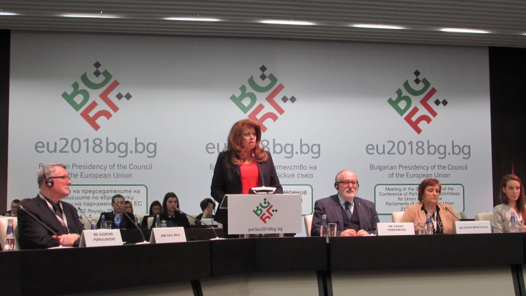 Йотова увери делегатите от КОСАК: Българското председателство има своите силни позиции