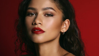 Зендая е от звездите които са сравнително дискретни по отношение