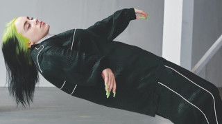 Вече знаем че Били Айлиш си се справя доста добре