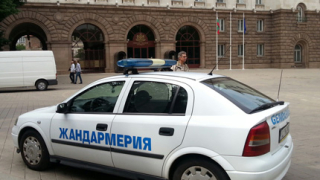 Сигнал за бомба опразни президентството