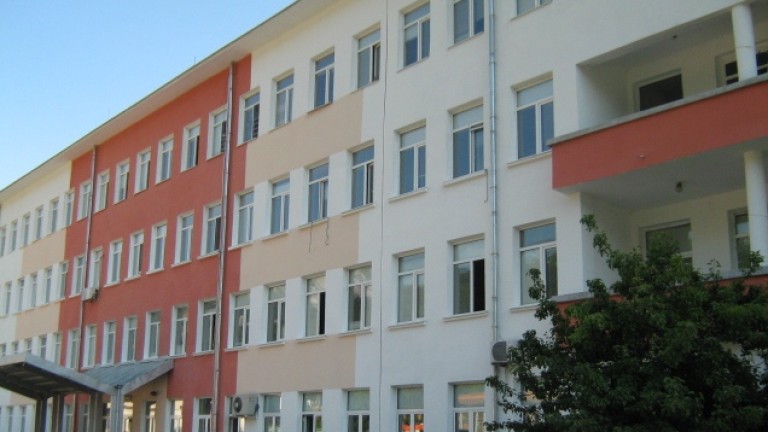 Преведоха авансово пари на болницата във Враца