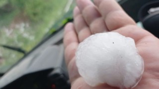 Граждани блокираха в Садово с жива верига движението по пътя