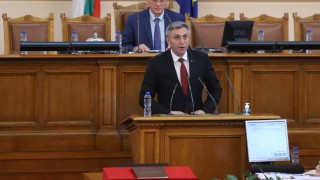 47 то НС се учредява в края на една година която