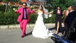 Вчера фолк певицата Роксана се омъжи Тя каза официално Да
