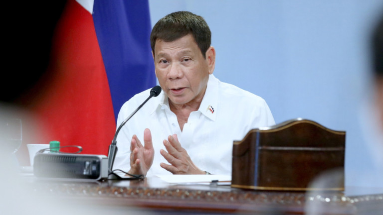 Филипинският президент заплаши, че ще арестува филипинци, които отказват ваксинацията