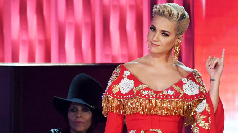 Расистките обувки на Кейти Пери