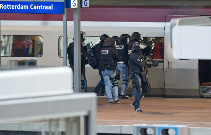Мъж се заключи в тоалетната на влака Париж - Амстердам, евакуираха пътниците