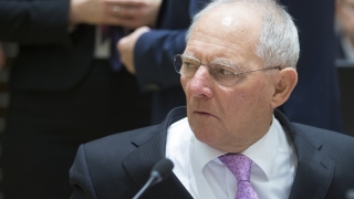 Съпартийци на досегашния германски финансов министър го натискат да се откаже от поста
