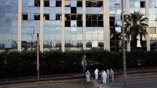 В гръцката столица Атина неизвестни взривиха бутилка със запалителна смес