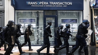 Франция беше обхваната в понеделник от масови първомайски протести прераснали