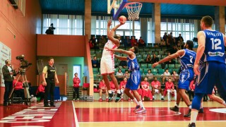 Фаворитите взеха своето в първия кръг на новото баскетболно първенство
