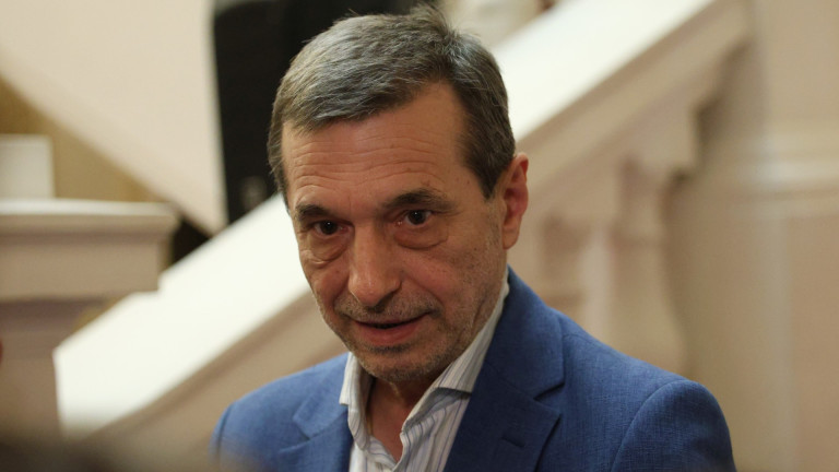 Президентът на Конфедерацията на труда Подкрепа, Димитър Манолов, призова премиера