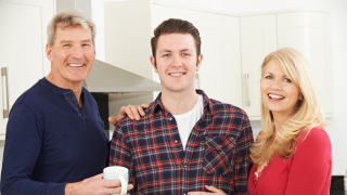 Българските мъже са четвърти в Европа по продължително живеене с родителите си