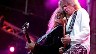 Thin Lizzy не са отменяли турнето си