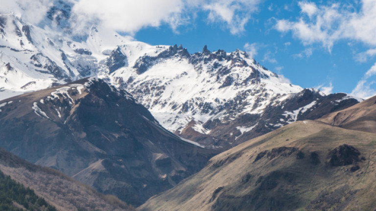 Петима руски алпинисти загинаха при опит да изкачат връх Елбрус