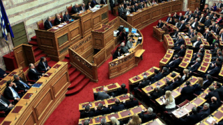 Гръцкият парламент одобри нови икономии, двама напуснаха мнозинството  