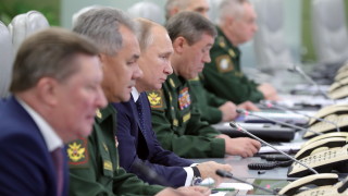 Президентът Владимир Путин наблюдава успешен тест на нова руска хиперзвукова
