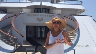 Наталия Гуркова се глези на яхта за 300 милиона долара (ВИДЕО)