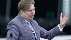 Бивш асистент на евродепутат от AfD изправен пред съда за шпионаж в полза на Китай