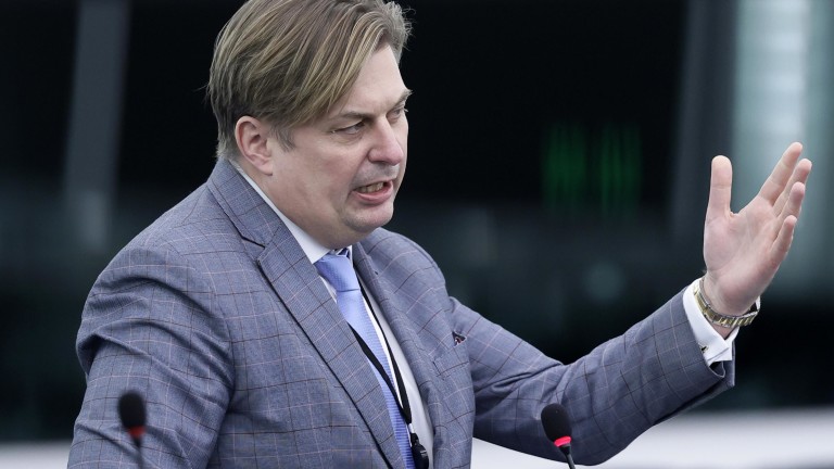 Бивш асистент на евродепутат от AfD изправен пред съда за шпионаж в полза на Китай