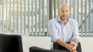 Питър Барон CEO на tbi bank поема ролята и на