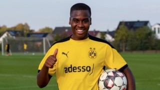 Борусия Дортмун обяви официално трансфера на 16 годишния английски талант Джейми