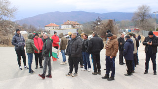 Земеделски производители излязоха на протест на АМ Струма край Симитли