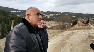 Премиерът Бойко Борисов инспектира строежа на тунел Железница Той беше